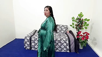 Beautiful Pakistani Urdu Aunty Sexy With Dildo